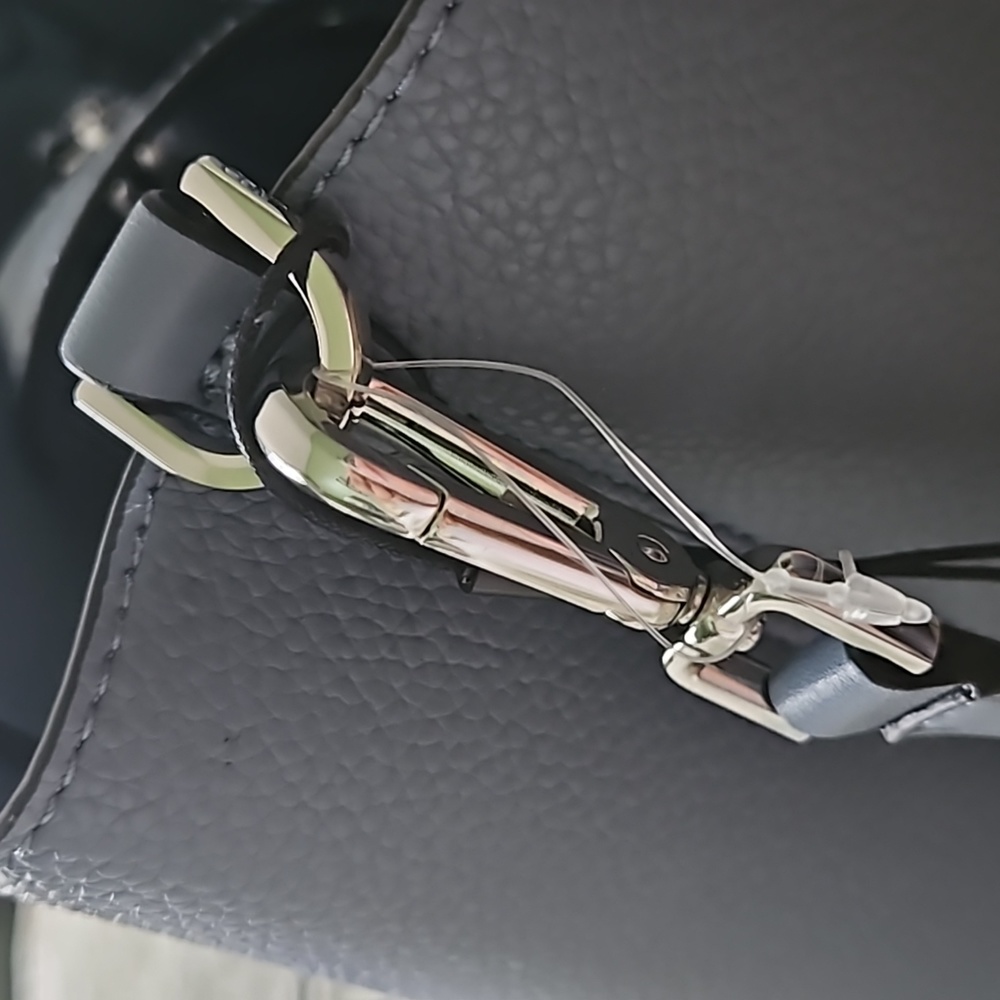 Calvin Klein medium size bucket bag - Picture 6 of 8